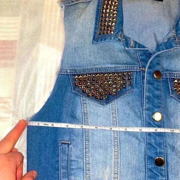 FOREVER 21 FANCY  DENIM JEANS WEST WITH METALLIC BUTTONS NEW CONDITION - Picture 2 of 6